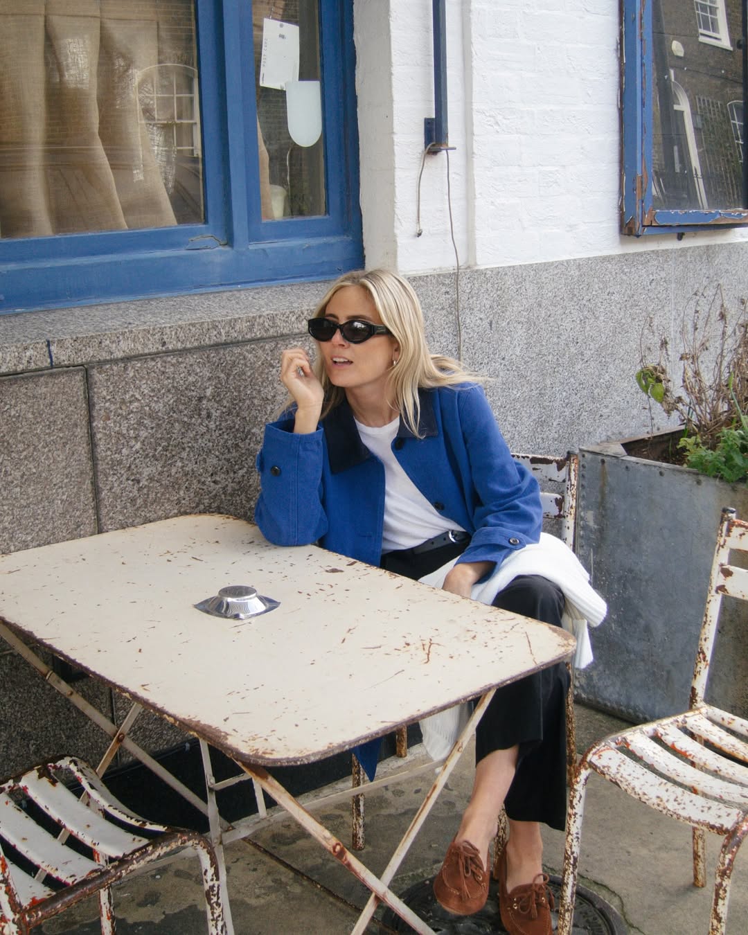Woman wearing the boat shoe trend.