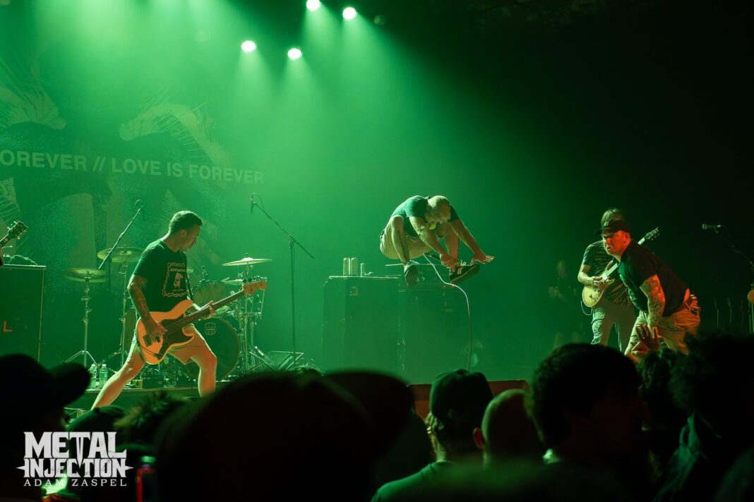 MISERY-SIGNALS-Is-Now-Streaming-Their-Farewell-Tour-Documentary-Love.jpg