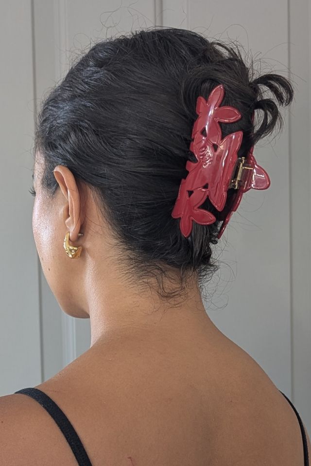 How To Style A Curly Bob Claw Clip